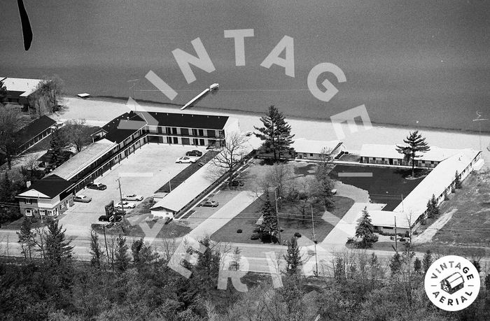 Capri Motel - Capri Motel On Left 1980 (newer photo)